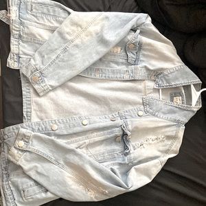 Jean jacket. 2x in size. Lots of pocket space.Full length sleeves.Brand Wax Jean